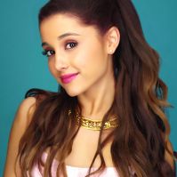 Ariana Grande sold $30,000 worth of perfume in an hour 