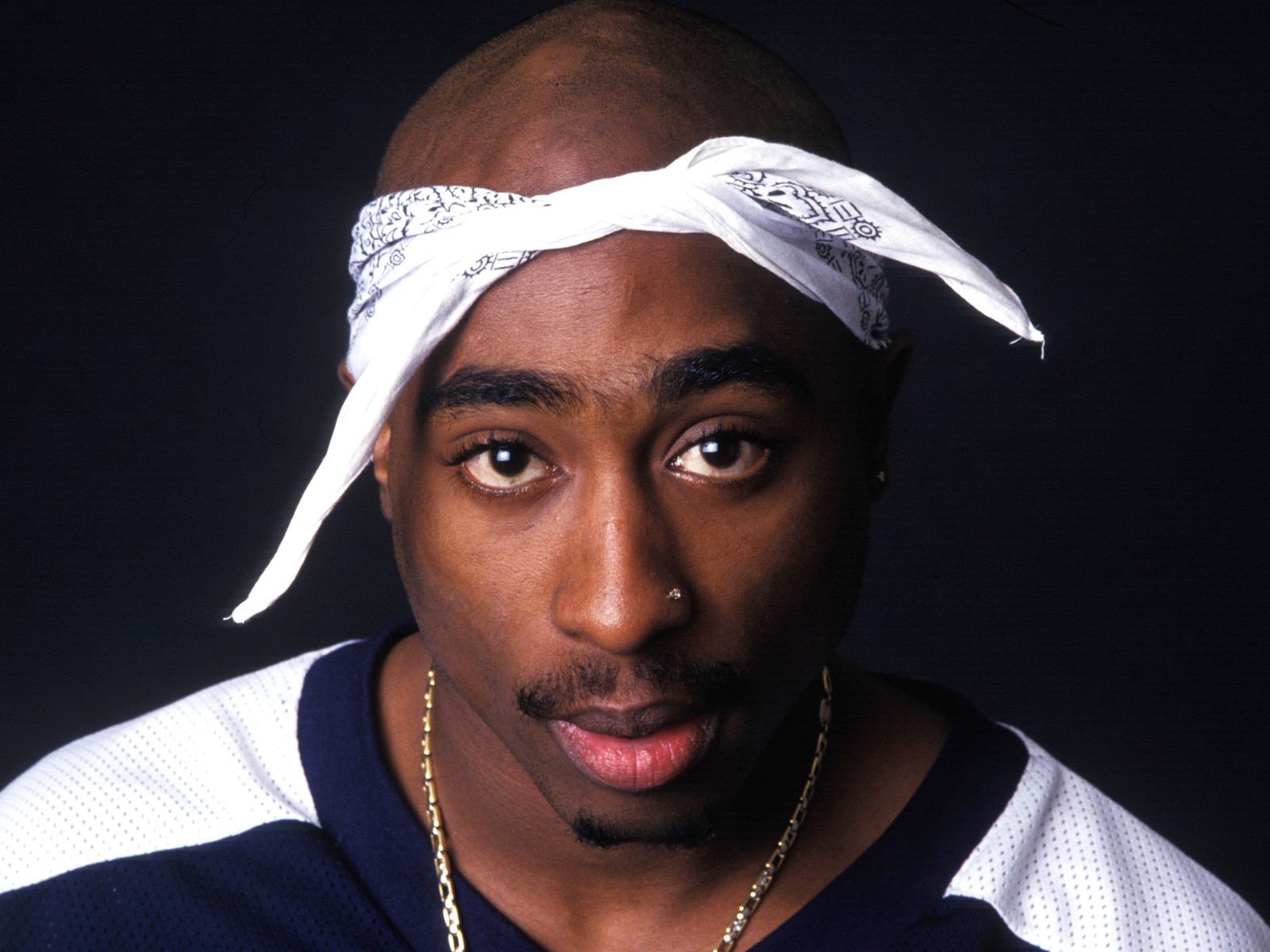 Retired police officer said that Tupac Shakur paid $1.5 million to fake his death