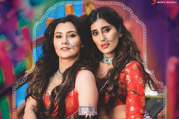Aastha Gill Sex - Aastha Gill and Akasa Singh create a buzz with 'Naagin' | Radioandmusic.com