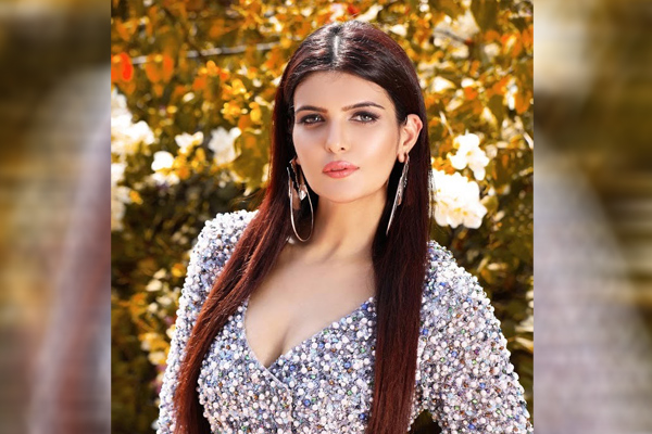 Teaser for the next big punjabi single featuring navraj hans and Hate story  4 fame Ihana Dhillon is out now 