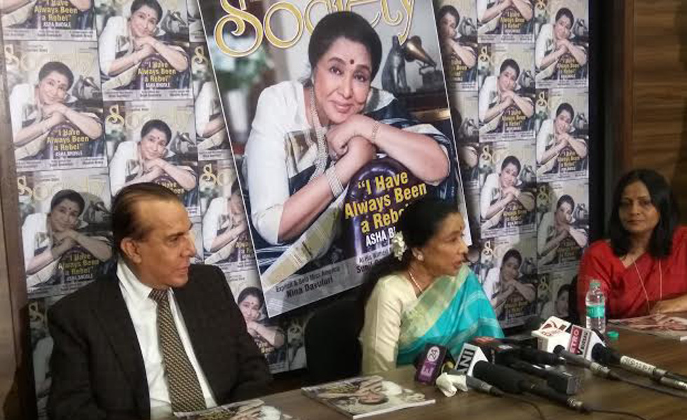 Asha Bhosle unveils Society Magazine cover