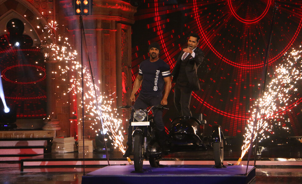  Dishoom cast John Abraham and Varun Dhawan on the set of India's Got Talent Grand Finale