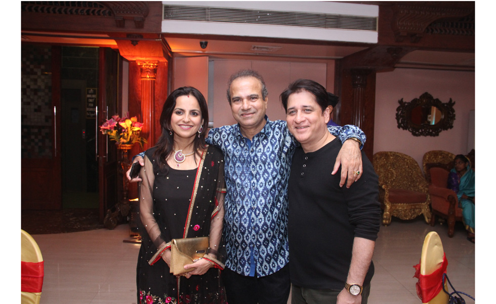 Suresh Wadkar with Samir Date and his wife