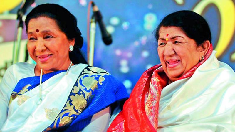 asha Bhosle and Lata Mangeshkar