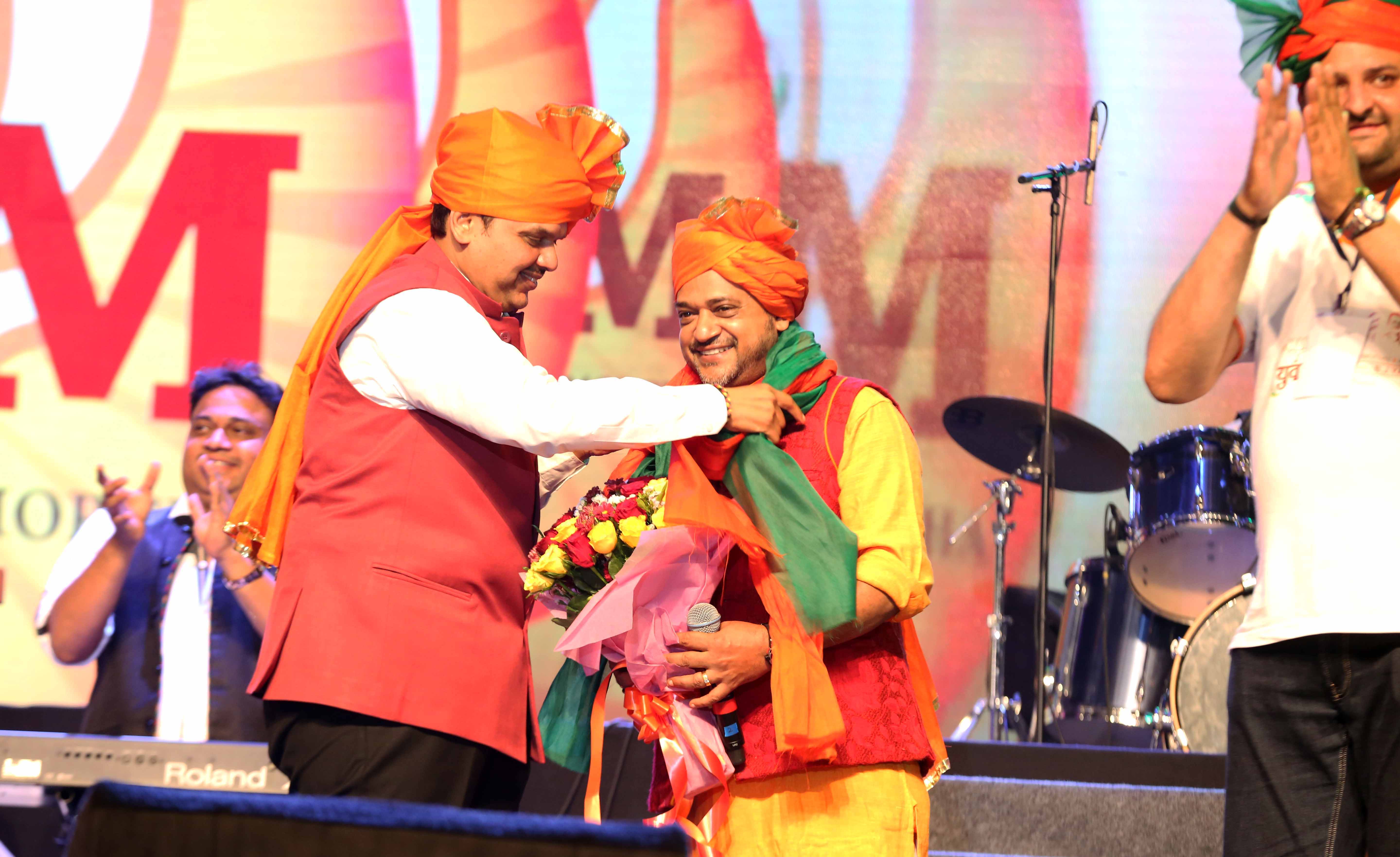  CM. Devendra Fadnavis felicitating singer Sajid Khan at 'YUVA URJA' organised by Mohit Kamboj (Mumbai President, B.J.Y.M.)