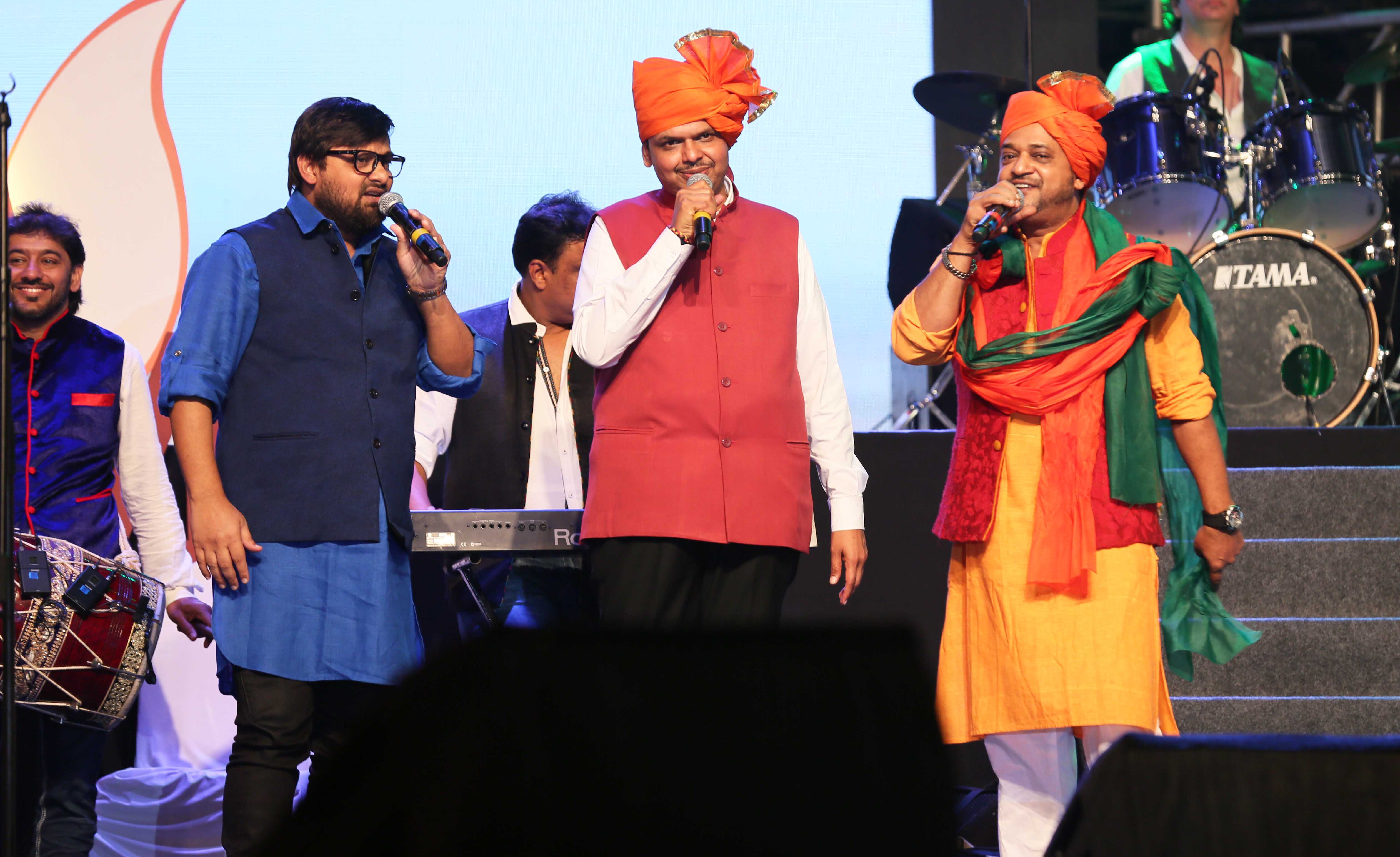  CM. Devendra Fadnavis singing with Wajid & Sajid Khan at 'YUVA URJA' organised by Mohit Kamboj (Mumbai President, B.J.Y.M.)