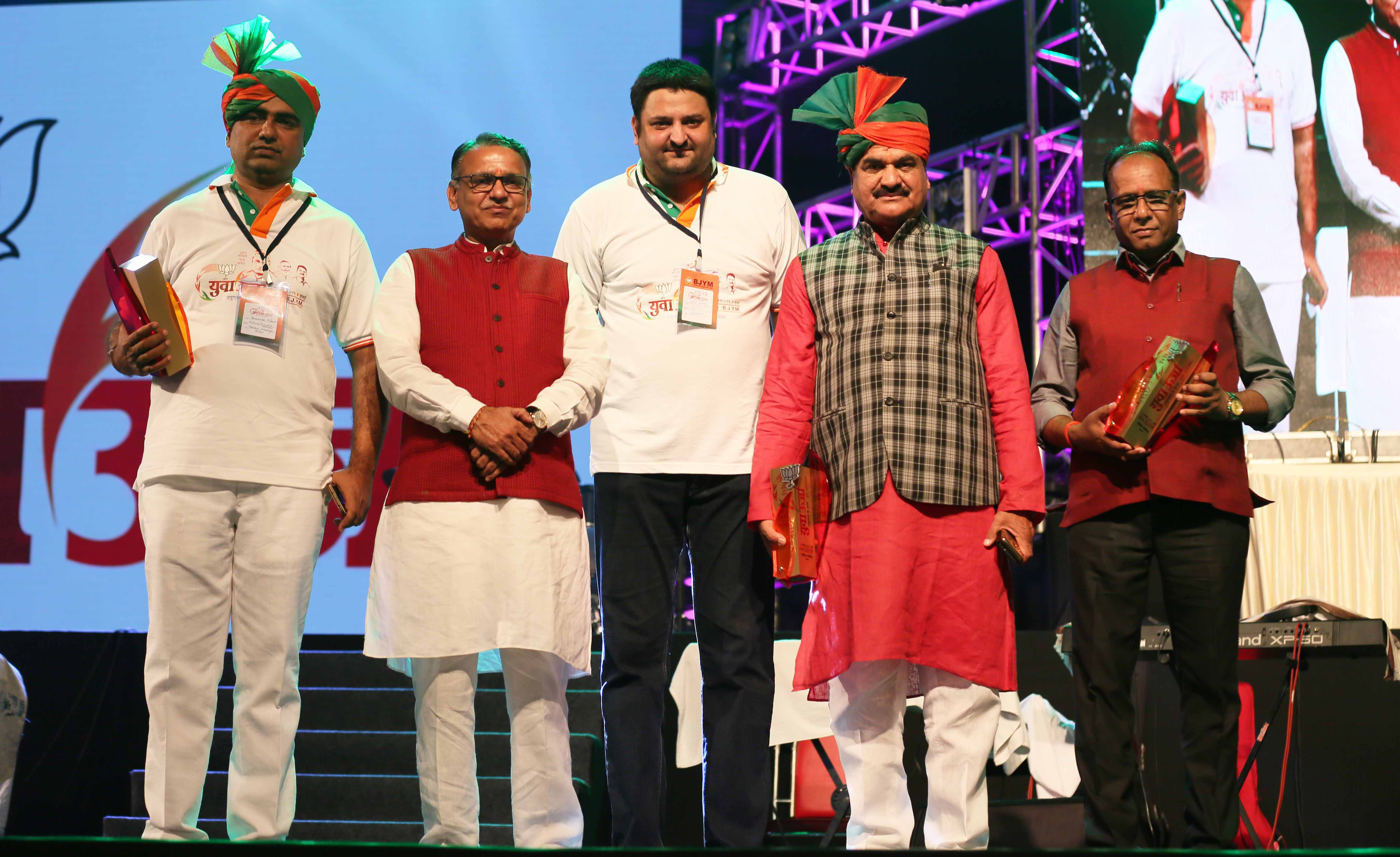 Members of BJP with Mohit Kamboj (Mumbai President, B.J.Y.M.) at 'YUVA URJA' program