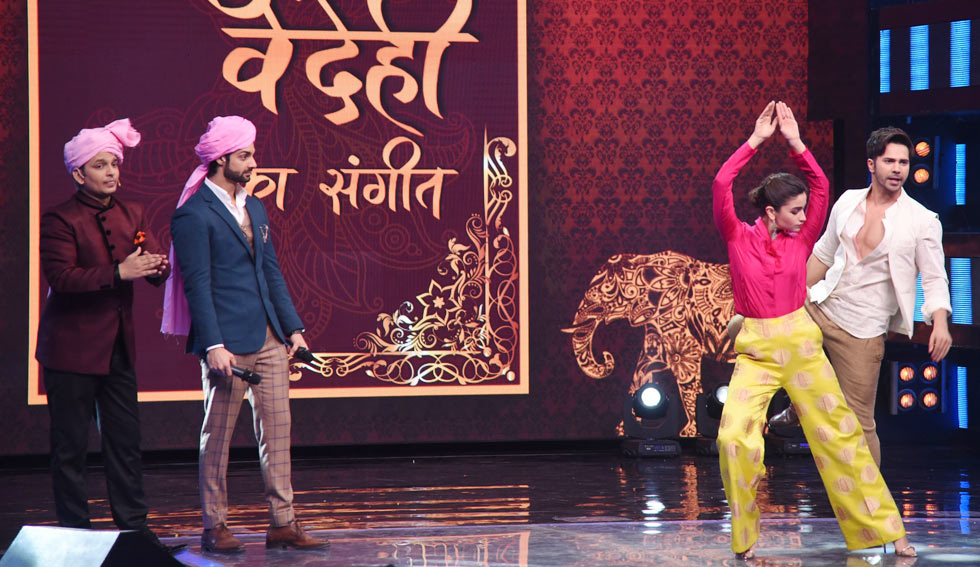 Varun Dhawan and Alia Bhatt on 'Indian Idol 9'