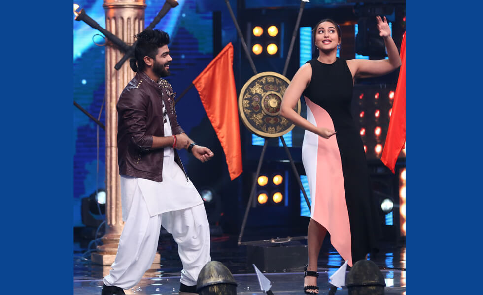 LV Revanth shakes a leg with Sonakshi Sinha on Indian Idol 9
