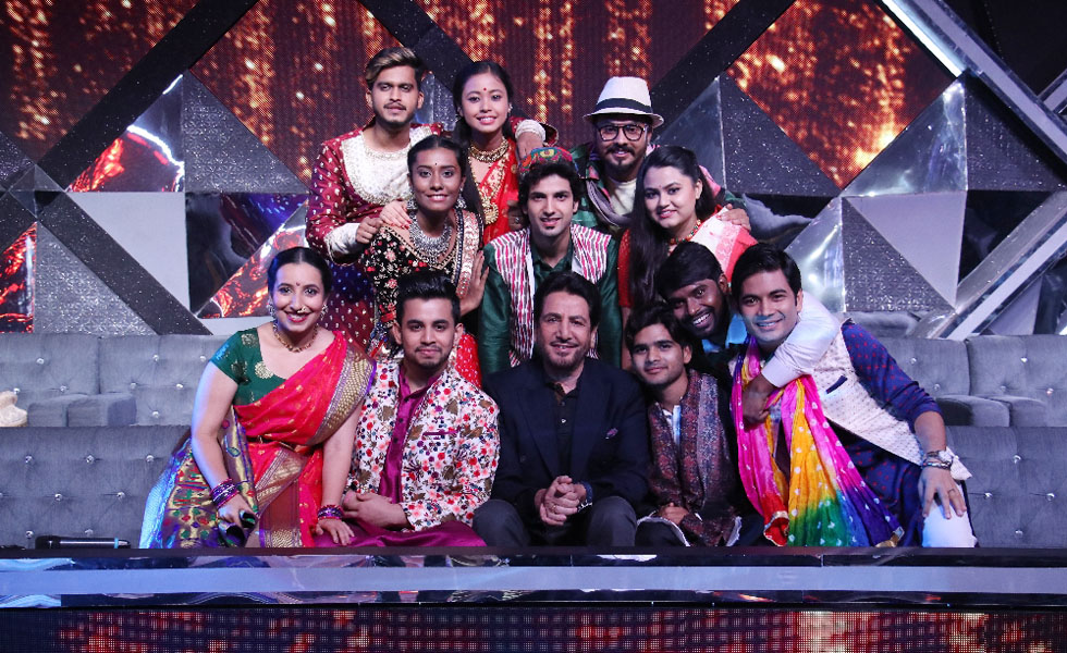 Indian Idol contestants with Gurdas Maan