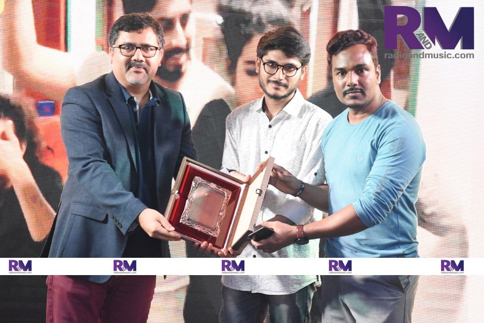 Founder and President of The Horologists Mitrajit Bhattacharya presents Best Interstitial award (Bronze) to Radio Mirchi team for 'Nirbhaya'