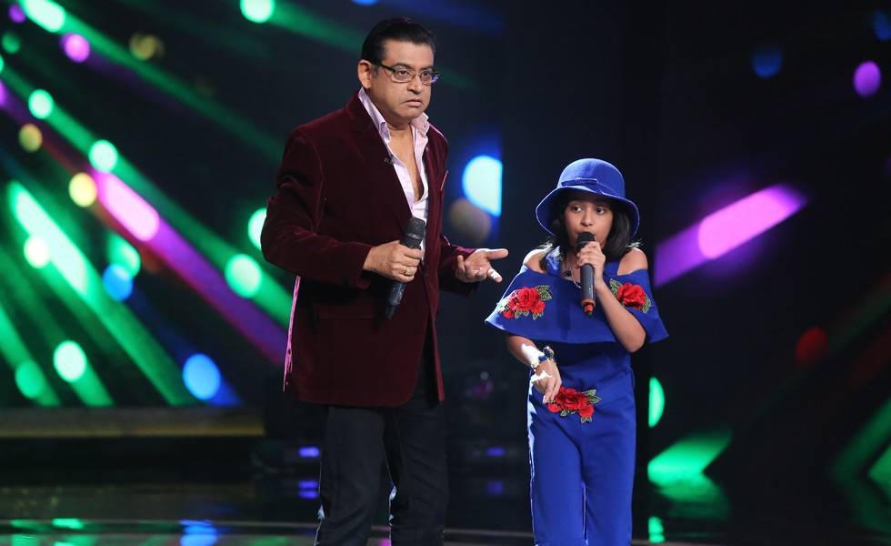 Amit Kumar singing with contestant Pickosa on Sa Re Ga Ma Pa Li'l Champs