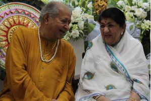Bharat Ratna Smt Lata Mangeshkar and Padma Vibhushan Pandit Hariprasad Chaurasia-1