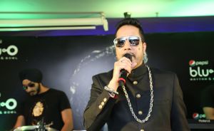 Mika Singh performs live at Ambience Mall, Gurgaon