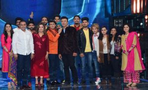 Virendra-Sehwag,-judges-and-Indian-Idol-9-contestants